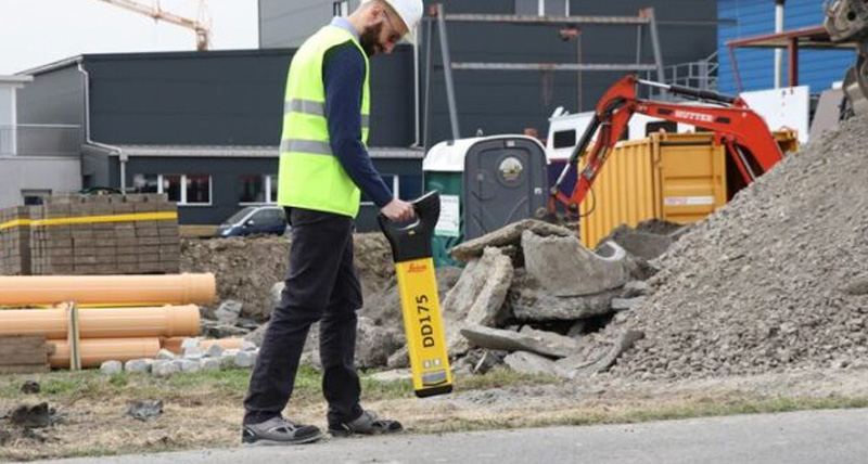 Cable location with Leica DD100 Series in the construction site.